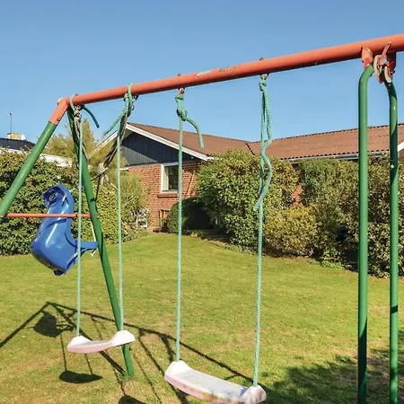 Three-bedroom In Juelsminde Sønderby