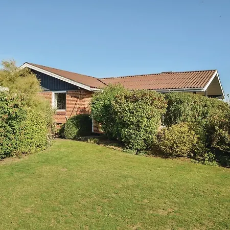 Three-bedroom In Juelsminde Sønderby