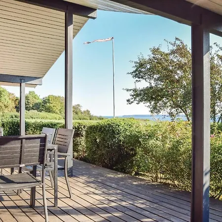 Three-bedroom In Juelsminde * Sønderby