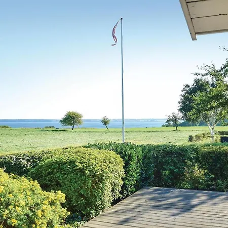 Three-bedroom In Juelsminde Sønderby